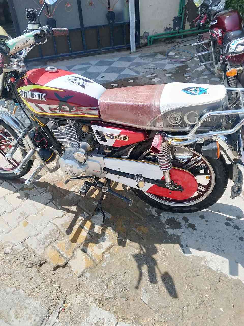 سلام عليكم
ايراني نضيف مثل مو واضح بصوره للبيع.  السعر 650 وبي مجال


**إذا كنت صاحب هذا الإعلان وتريد حذفه لأي سبب، رجاءا أرسل رسالة إلى الدعم الفني**