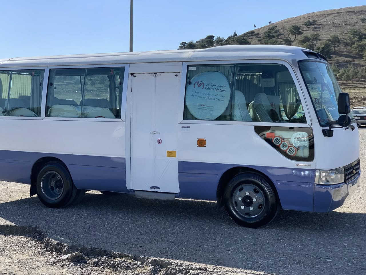 تویتا  ٢٠٠٨ بەنزین گیر مەکینە ئەکسل بەشەرت ٣ گەرمی  فول تەبریت بەشەرت  سەنەوی تا ٣١ تازە خازی ١٠٠ لتر تورکی کامل جوان کاری لەگەلە دوو دەسک ئیسکانیە شاشە ئیمپیفایەر بۆیاخ حیزام و دەعمی لای سەکنی هەیە ٢ دەفتەرو مەعامەلە موشتەریت تەلەفونکە موشتەری نیت سەرمام مەیە شینە *********** 
-***********
