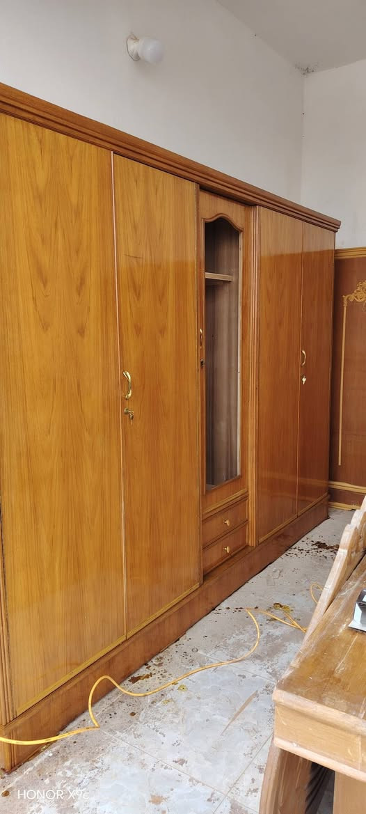 السلام عليكم غرفه كامله ام الخمس بيبان تزقام درجه اولى نظيفه كلش الغرفه جاهزه وكامله اي نقص ما بيها كلها صاج 5 ملم موديل حديث دنق جاوي  السعر 775 وبيها مجال وشامل التوصيل مجاني داخل النجف والشراي يتصل ***********
