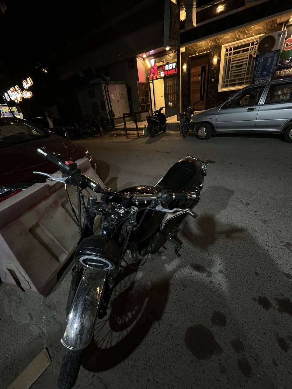 السلام عليكم
￼هارلي ستد  نضيفة مكفولة من كلشي .  
250cc
للبيع…سعر(مليون و ٣٠٠) بيها مجال للشراي
عنواني الاعظمية
***********
