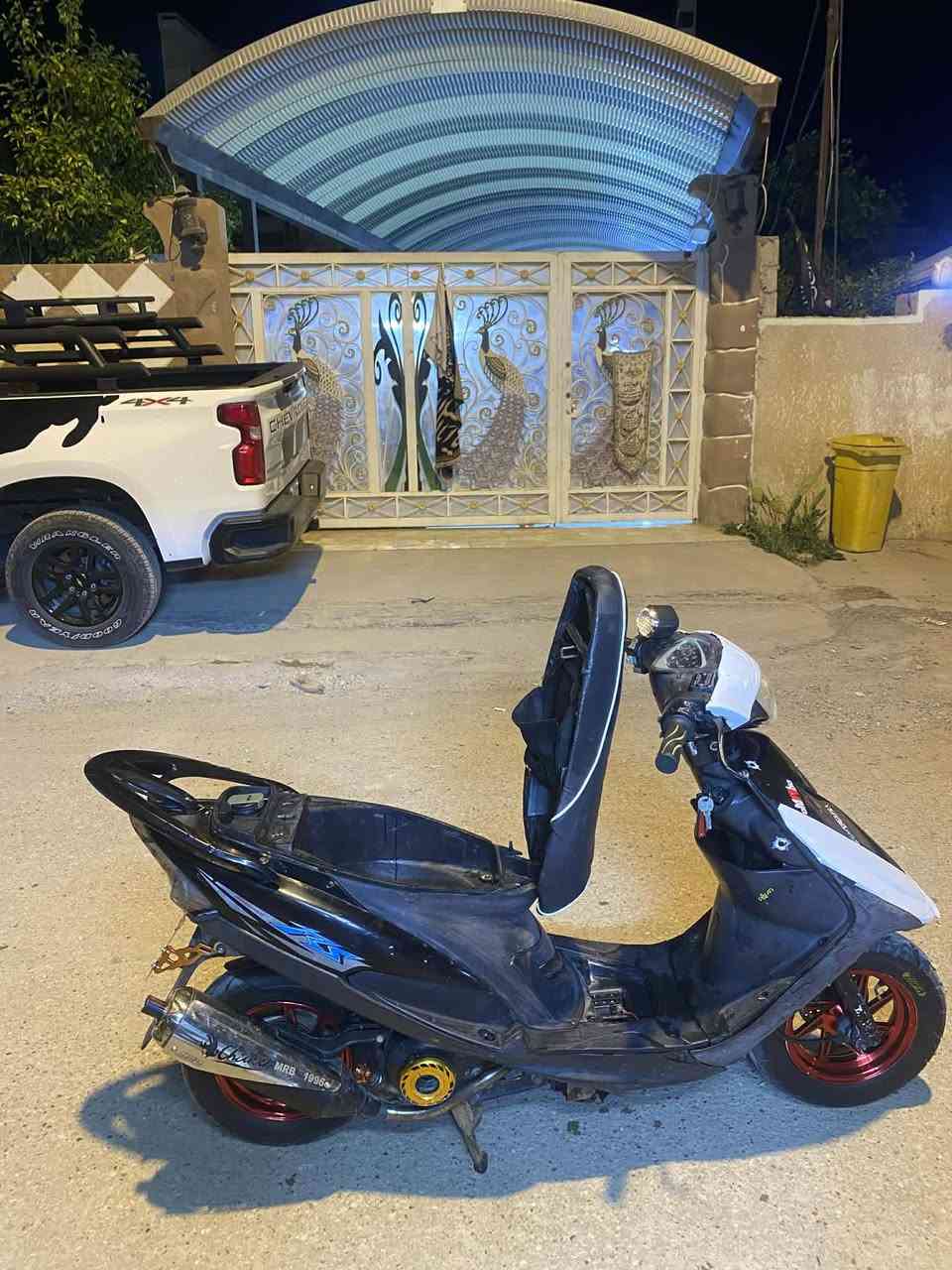 سلام عليكم دراجه للبيع مكينه 49 بلاد ما مفتوحه 450 قفل مكاني لحسينيه
***********
