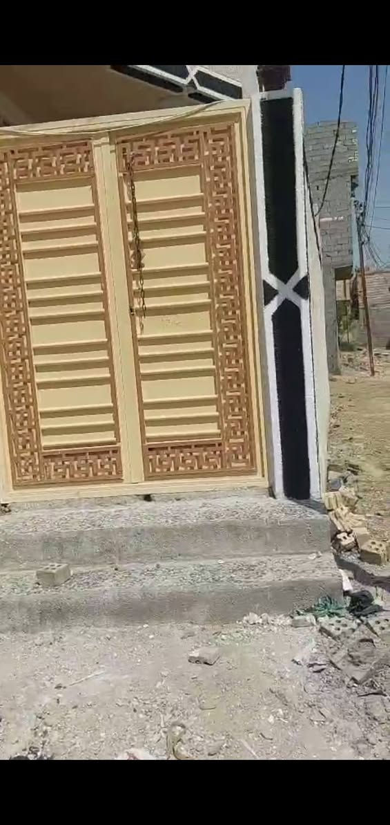 للبيع بيت مساحة ١٠٠متر طابقين شارع المدرسي قريب على كنطرت سلام دقائق ربع ساعة مشي عن الإمام الحسين عليه السلام ***********على خاص سند ٢٥
