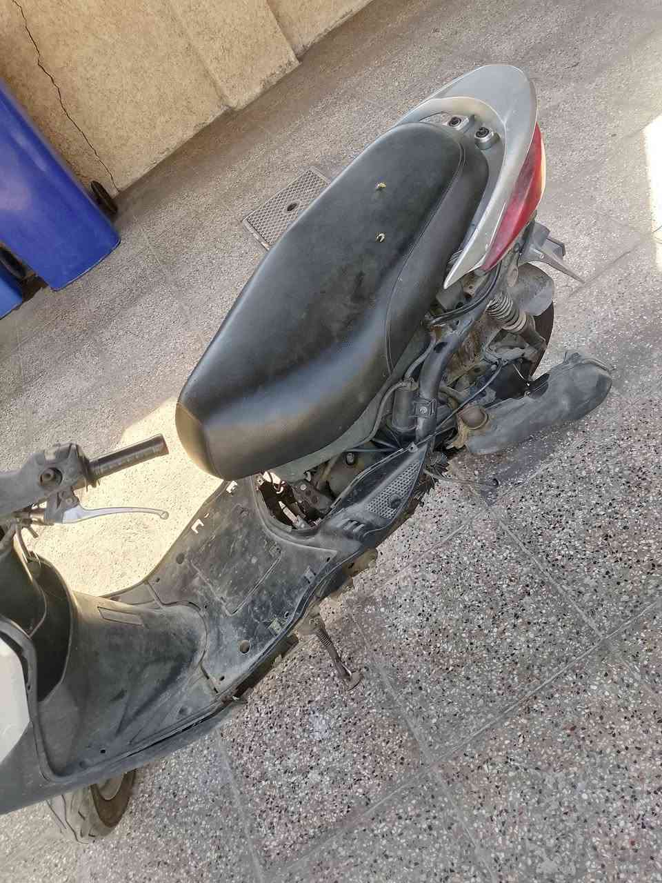 بريز للبيع كوم حديد السعر ٢٠٠ الف 
المكان بغداد الحبيبيه 
***********
***********
