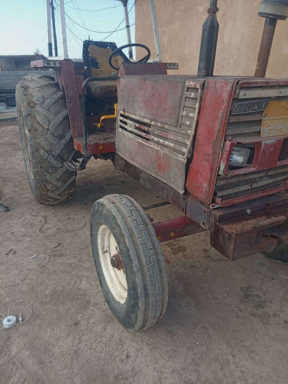 السلام عليكم 
تنكتر فيئات 780
موديل 82
رقم نينوى 
گير محرك اكسل كلو شرط 
هدروليك رفع تبان كله شغال 
***********
مكاني الحويجه
