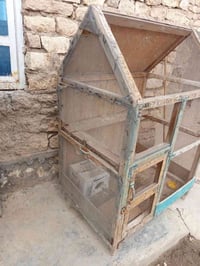 عندي هذا قفص للبيع السعر 25 و بي مجال هذا رقم التلفون07874645536