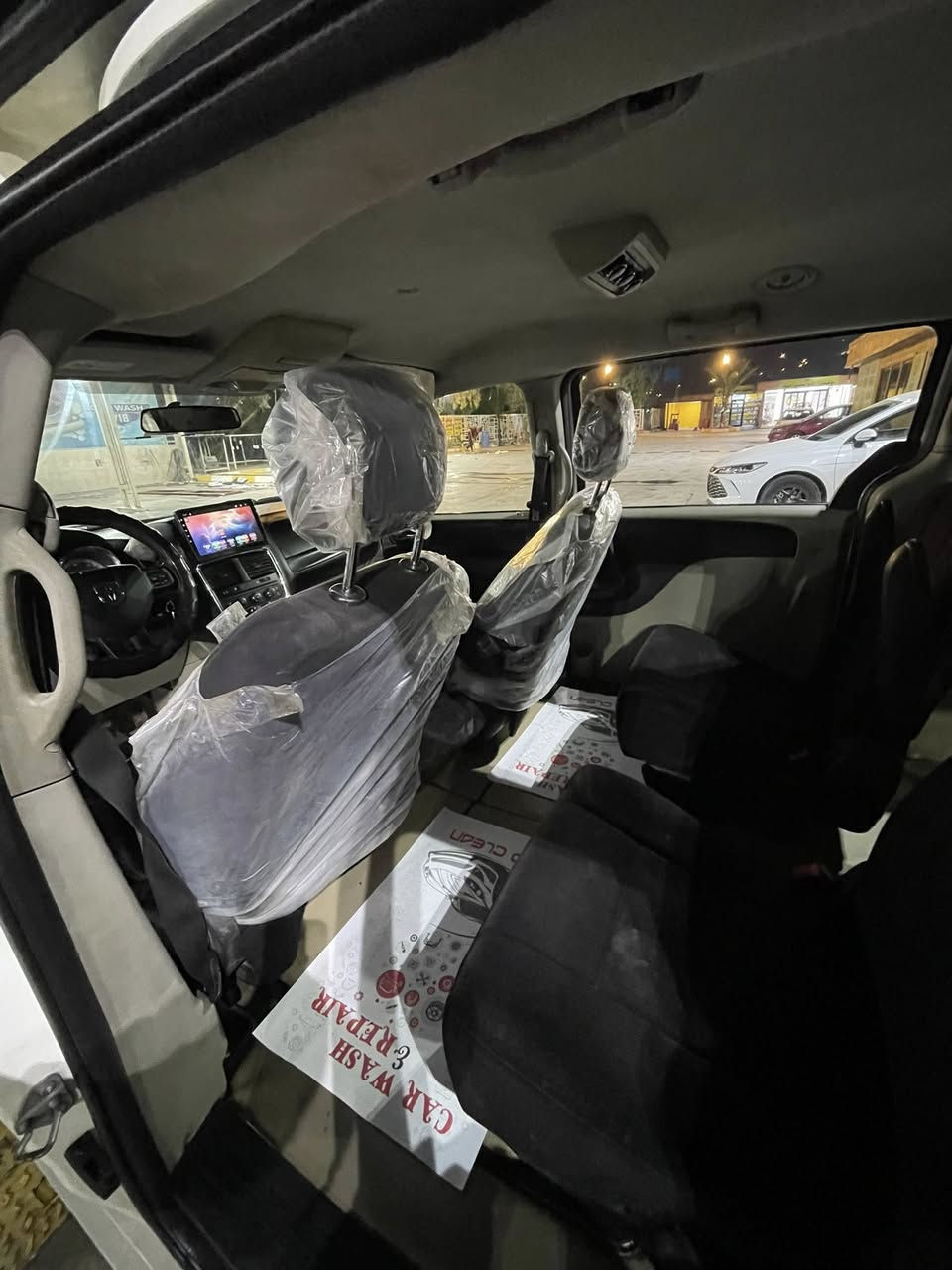 دوج كرفان للبيع 
2013 
ماشيه 110 
سياره حادثها طخه بسيطه بالجاملغ والصندوق 
ابواب ميكانيك 
3 قطع تبريد 
كشنات بلع منفصله
نظام اقتصادي ايكو 
السياره حداديه خلفيه جديده 
نقوصاتها 
حداديه اماميه غير جيده 
التبريد امانة ببداية الموسم مبدلين فرزيات امامي وخلفي بس يمكن الشغل مو مضبوط لان اشتغل اسبوعين ووراها فقد الغاز بعد مرح وشفته 
السعر 130 
الشراي يجي يشوف ويكلب ويدلل بيها مجال بسيط 

مكاني بغداد 
***********
