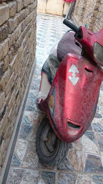 سلام عليكم فراشه للبيع مفتوحة دراجه شغاله عوزه سكليتر وصالنصه  طاكه عوزه لحيم تجيني شغله كدامك 170 وبيه مجال ***********
