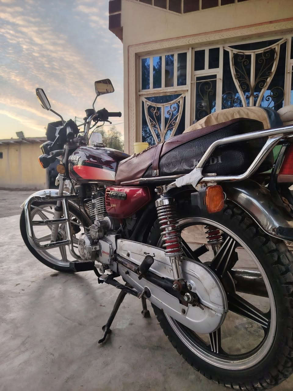 سلام عليكم دراجه يراني للبيع موديل ٢١ اوراق كاملة كهربائيات كلهة شغالة سلف نهدر كاملة مابيهة اي نقص السعر ٤٥٠ او بيهة مجال مكاني بغداد جسر ديالى جديد ***********
