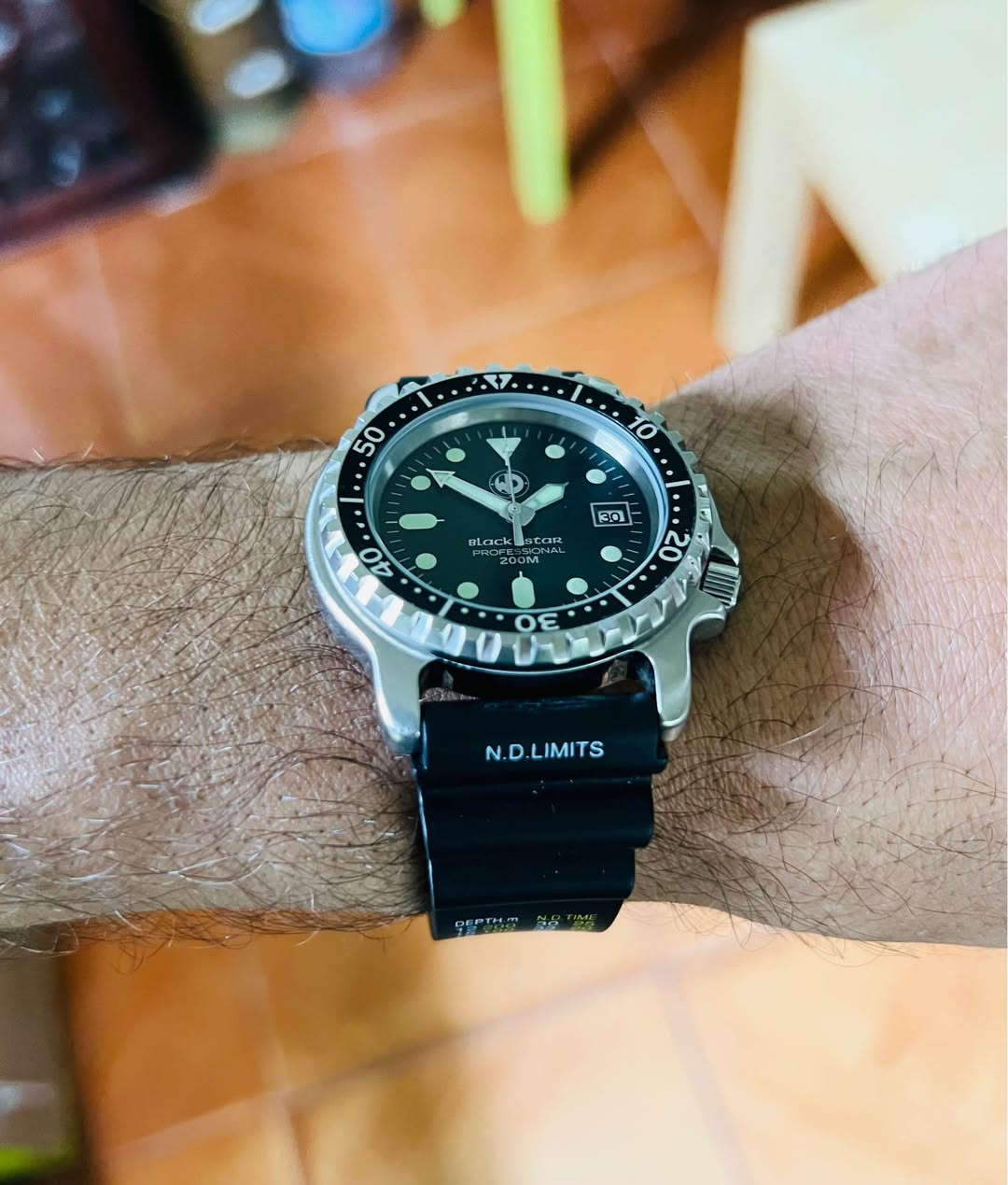 Divex Professional 200m

ساعة غوص شبه جديدة مع حزام كواتشو طويل  أصلي
43mm 
طنجة 
الشحن متوفر بعد الأداء طنجة, طنجة أصيلة


**إذا كنت صاحب هذا الإعلان وتريد حذفه لأي سبب، رجاءا أرسل رسالة إلى الدعم الفني**