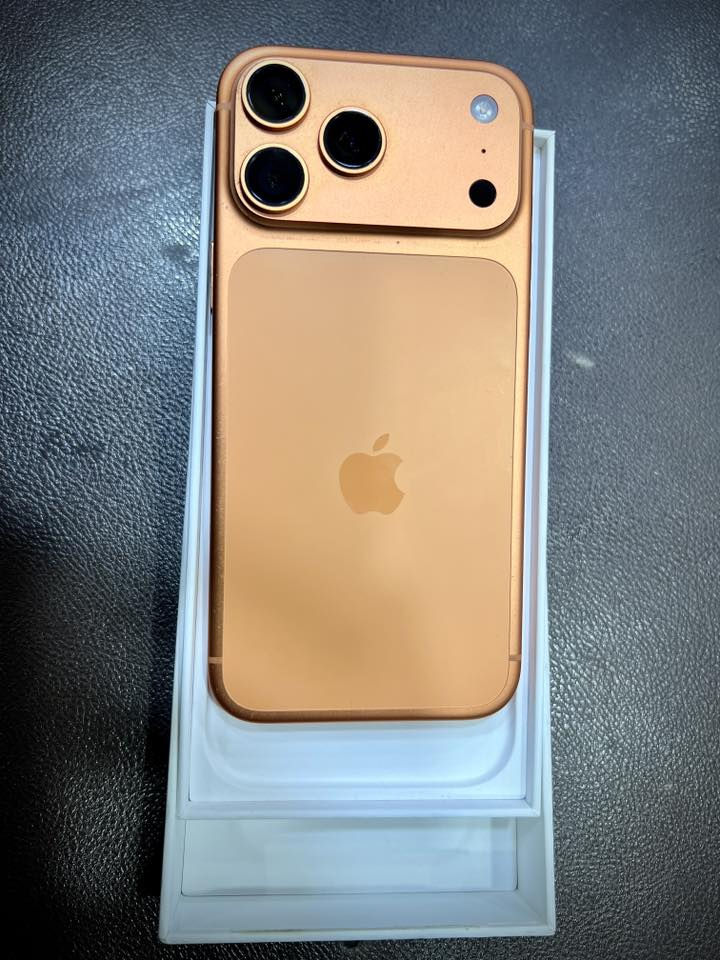 ايفون 17pro max
ذاكره : 256G

بطارية : 100%

عدد الشحنات : 51 شحنه

كامل ملحقات شاحنة وباكيت 

السعر : مليونين و 75

للتواصل : ***********
المكان بغداد العامرية
