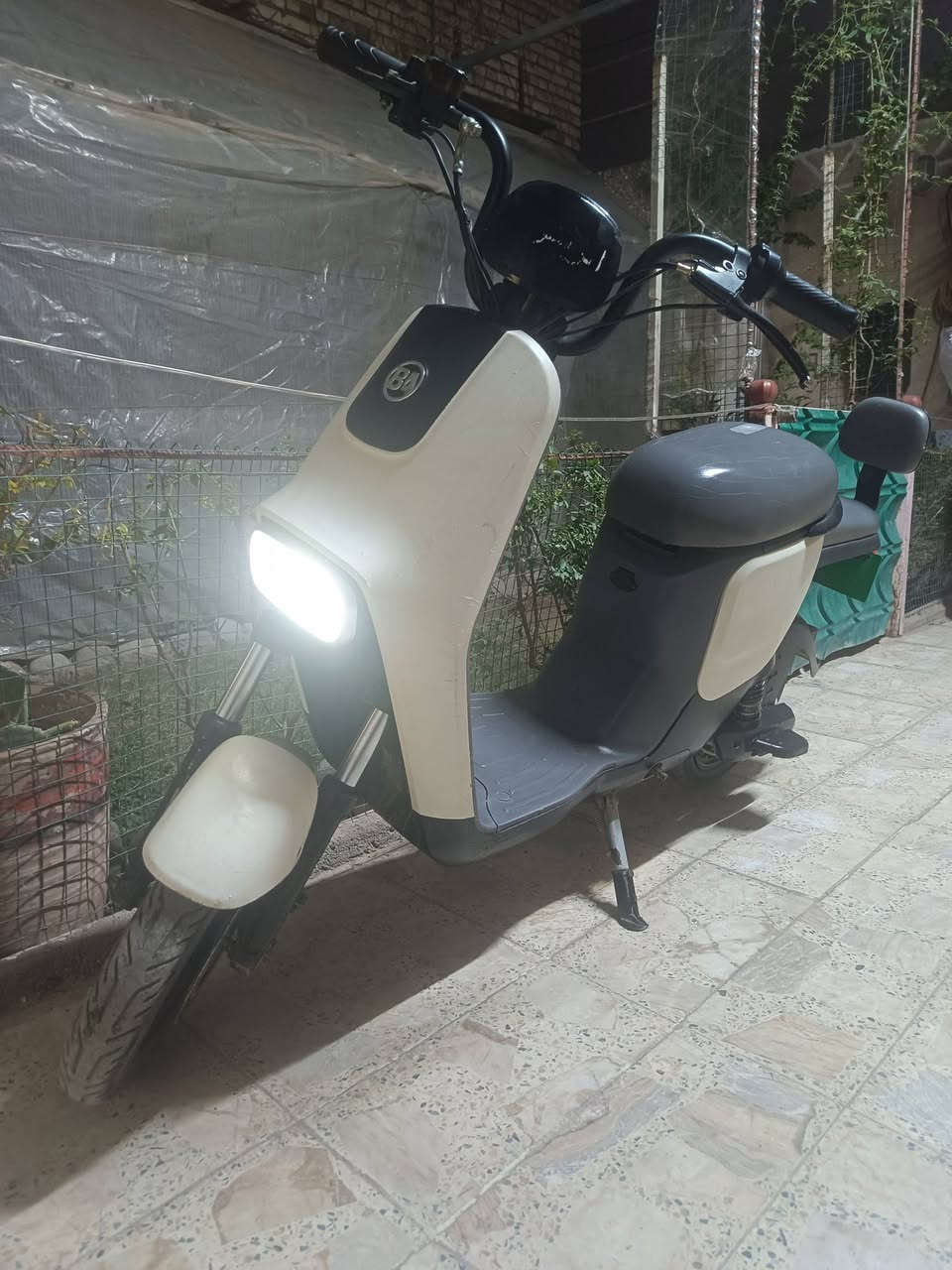 دراجه شحن شغاله من كل شي للبيع نضيفه جدن نوعيه ممتازه ٤ بطاريات دبلات امامي خلفي اشاير لايت عالي ناصي سويج + بصمتين تشغيل عن بعد سعرهه ٢٣٠ الف للستفسار *********** واتساب  العنوان بغداد بلديات
