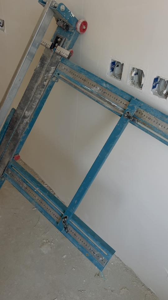 دريل خبط + قاطعة سيراميك قياس  130 . للتواصل  اتصل ***********
