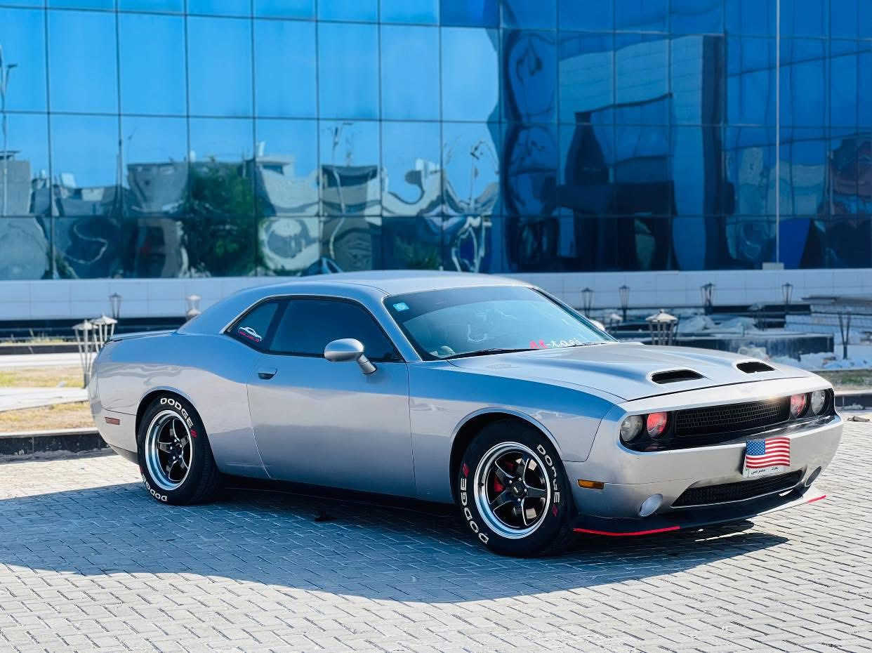 السلام عليكم 
جالنجر للبيع موديل 2013
السياره بيه قطعتين صبغ البنيد والباب عكس السايق 
فقط وبارد بالجاملغات فقط بارد
السياره 6 سلندر 
ماشيه 145 ميل وقابل للزياده 
السياره نظيفه 
السياره دركه صب
ويل ويلد 
رقم بغداد مشروع وطني سنويه 27
مكان السياره كربلاء 
سعر السياره 135 وبيه مجال 
***********
