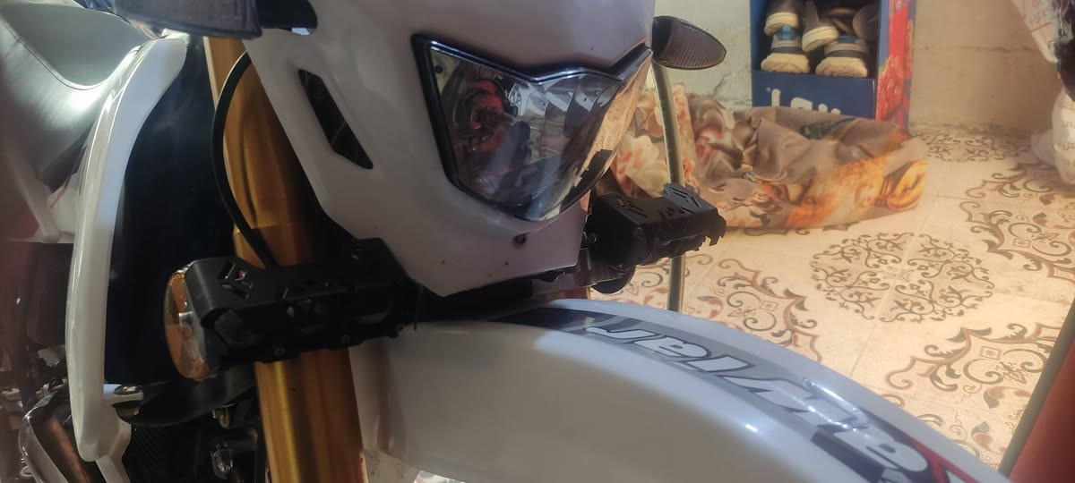 سلام عليكم دراجه قفاز SRX موديل 2025 طالعه بشهر ال 11 دراجه صفر بعده مزود بلايت زينون وبلاجكتورات 3ازواج  اوراق كامله كمرك منفيس كامل مكاني كركوك حي نصر اي استفسار هاذه رقم بي واتساب ***********
