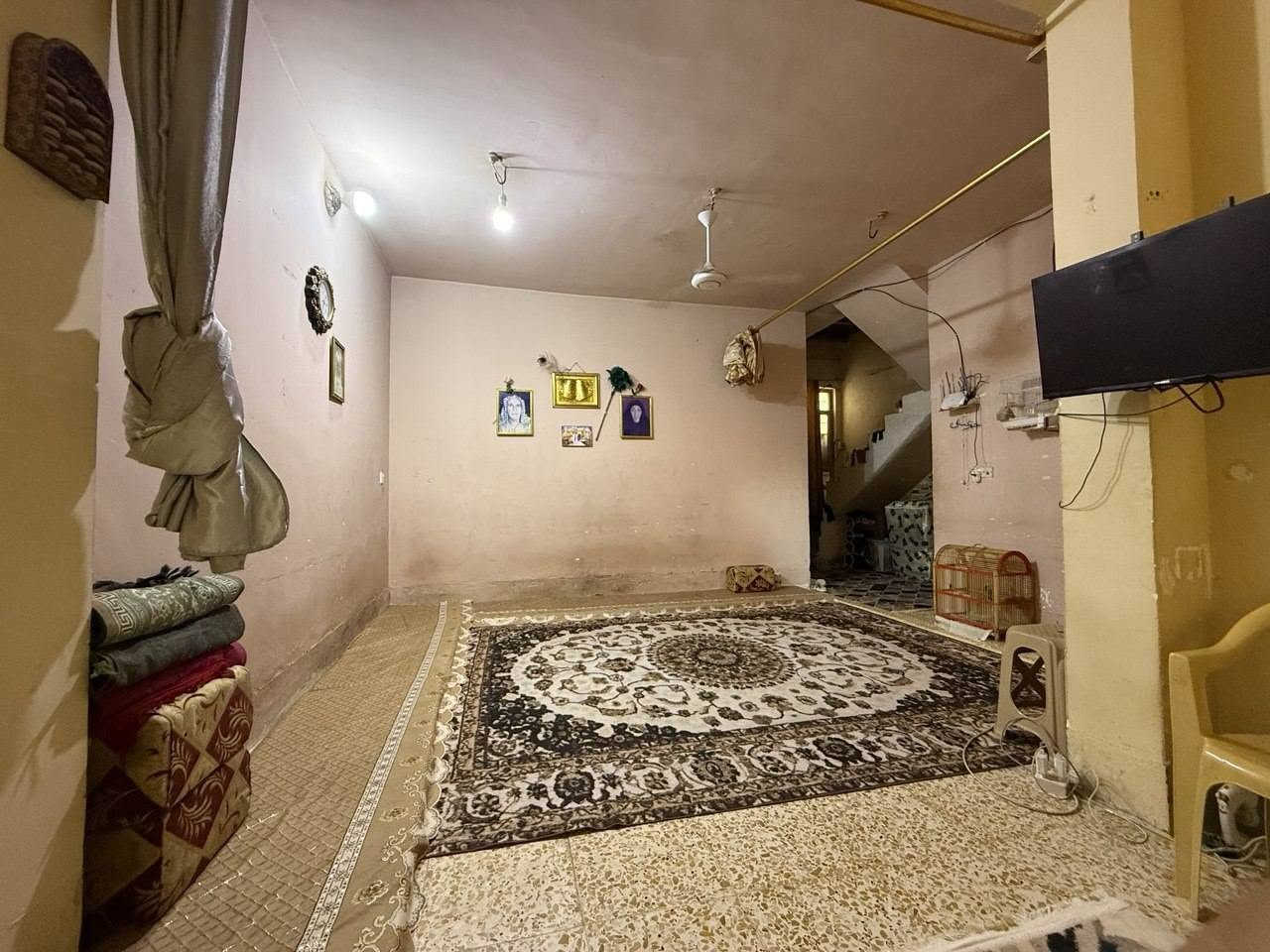 من رخصة الادمن مكلف بل نشر  (سلام عليكم اخوتي الاعزاء عدنا بيت 100م يصلح سكن او حسينيه للزوار الحسين يحتوي البيت على مطبخ +صاله +استقبال +غرفه نوم في الطابق الاول الطابق الثاني عدد الغرف 3+صاله +مجمع صحيات +بيتونه وسطح كبير وسطح صغير 
طابو زراعي سند 25  يبعد عن الامام بسيارة 10دقايق مشي نصف ساعة ⌚ الاستفسار 
رقم هاتف صاحب البيت (***********) ابو حيدر
