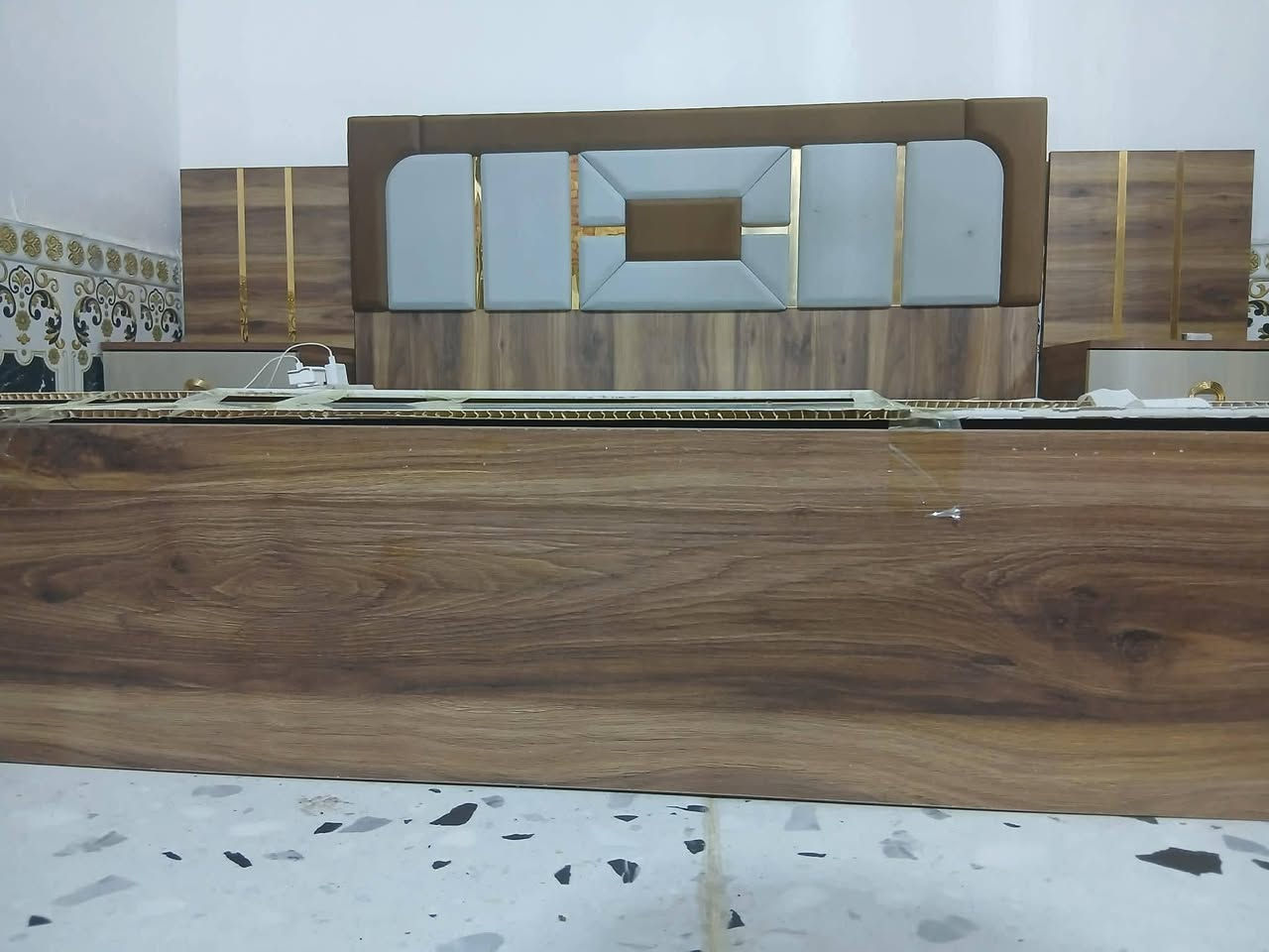 غرفة للبيع جديده صار شهر من اخذوها زلغ مابيها  مليون خشب قوي وبيها مجال  او مراوس ناصرية الغراف ***********
