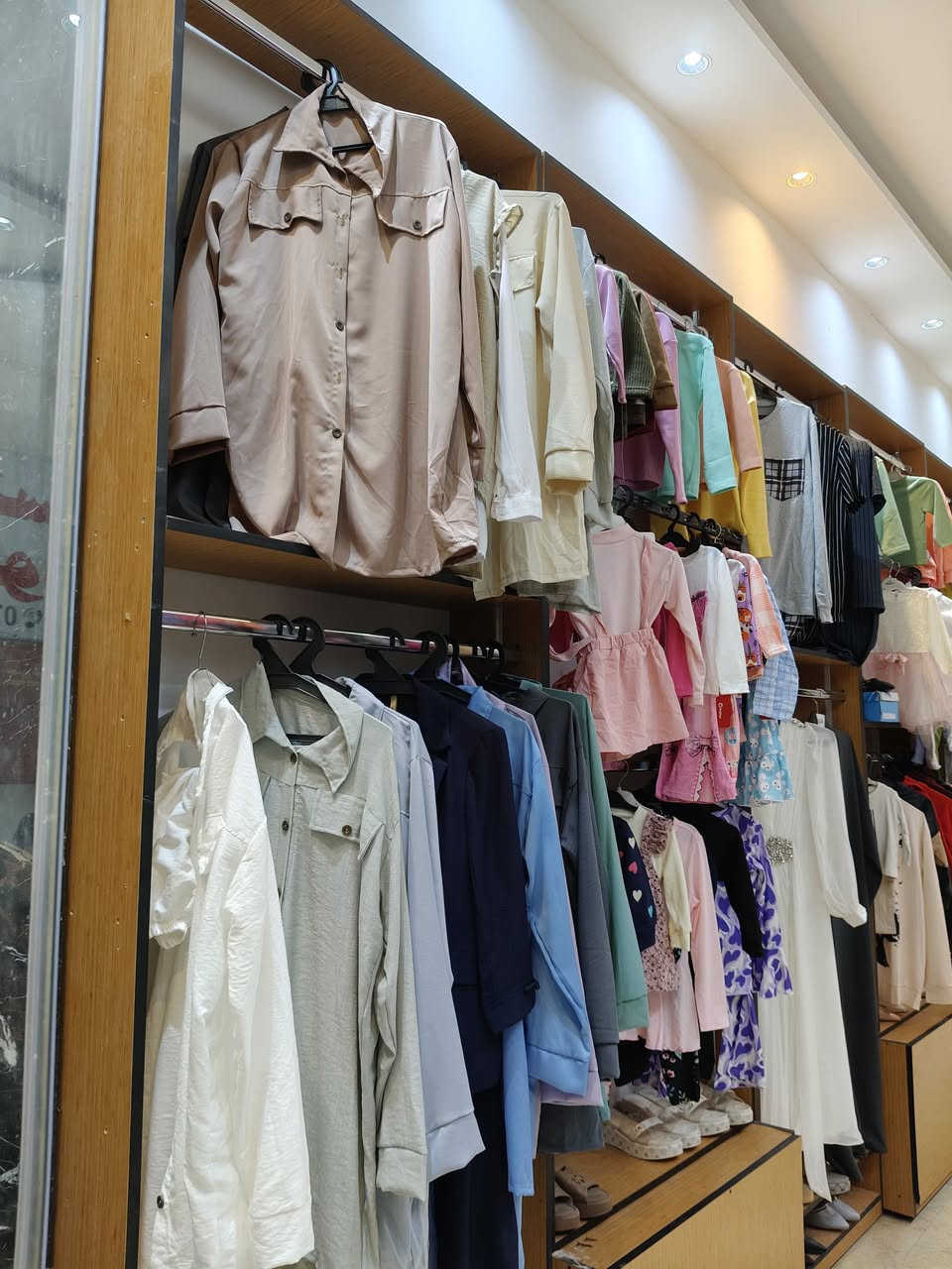 السلام عليكم محل ملابس نسائي اطفال في سوق الجنينه جاهز من كلشي ديكور اناره كله حديث ديكول خشب بي دي إف بضاعه تركيه وصينيه اطفال ونسائي
وجنط واحذيه وشالات محل كامل متكامل أجار فقط 300
الف داخل مول هستوريا في سوق الجنينه للاستفسار ***********
