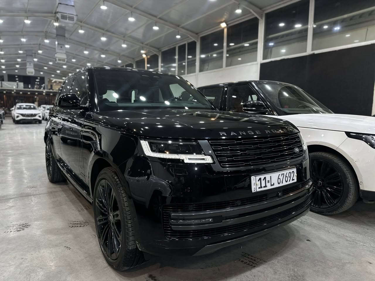 RANG ROVER 2024 🇬🇧Auto bioghraphy 
رانج روفر 2024 🇬🇧اوتو بايوغرافي 
ضمان وكالة سردار ✅
فول ١/١ 
كفالة عامة 
تغليف كامل المركبة ppf 
عداد المسافة المقطوعة 22000 K/M 

📍بغداد شركة ابو ظبي چكوك قرب بوابة الكاظمية 

 0771 811 1145

0781 844 4044 📞
