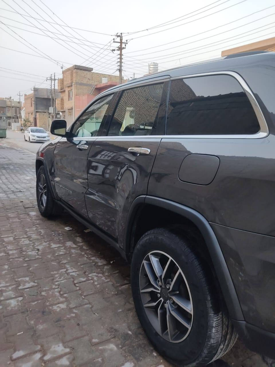 جيب كراند شيروكي لمتدد
السياره حادثها بنيد وجاملغ 
معروف المتدد فول 
فتحه سقف بصمه 
بصمه بيبان 
بصمه جنطه شاشه كبيره تحكمات
ستيرن رادار امامي جانبي خلفي 
مكينه 3600 وباقي المواصفات تعرفوها مال الفول لمتدد ماشيه 53 ميل
 رقم بغداد انكليزي استوني محولها السعر 250
وبيها مجال قليل مكان السياره كربلاء
***********
***********
الاتصال على الارقام او المراسله واتساب
