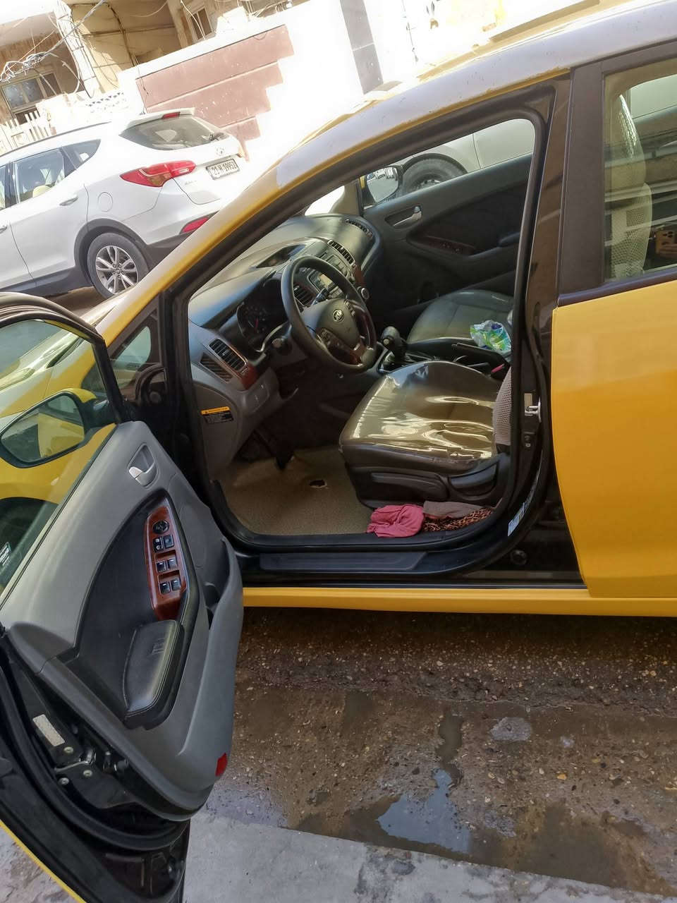 كيا فورتي موديل 17 حادثها جاملغ امامي بدون دواخل بدون ايرباك سنوية بسمي رقم جديد تبريد ثلج مدوشمة ارضية كشنات 
صدر امامي خلفي جديد مكينة2000 دوش  كير AT  المرغوب 
مكاني بغداد الكرخ رقمي *********** 
السعر 115
