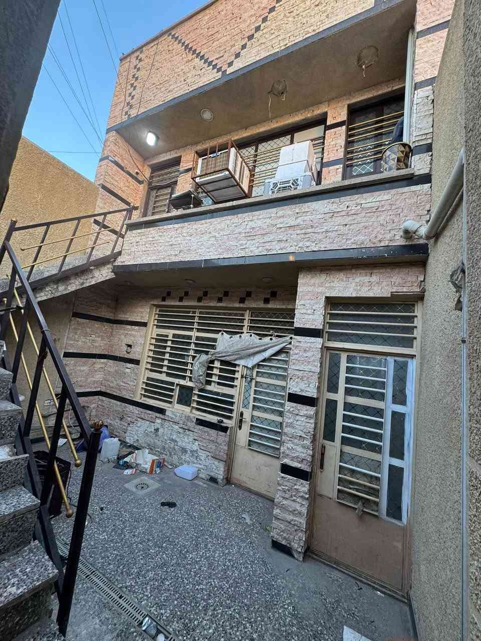 🔸 مشتمل #للايجار  نضامه وحدتين سكنيه ✅
75متر بناء سنة 2024 اخو الحديث زيرو🔑كامل مكمل

الطابق الارضي1️⃣:مدخلين واستقبال كبيره ومطبخ وخدمات وغرفه نوم كبيره
والطابق الثاني 2️⃣: متاجر وحد لعائله صغيره ومرتبه

🔸موقع ممتاز📍الشعب تجاري عل شارع حي الصحه قرب جامع الحق
 
🔸السعر الايجار : نهايته 350الف قفل رجاءا بلا احراج
مع الدار محتوياته للاستفاده والاستخدام ماطور ماء وسخان وتانكي واير سحب + جوزره + واير انرنيت

🔸معروض بمكتب ابو علي الدراجي للعقار 🏛️
الشعب-نهايت شارع الصحه-مقابيل كرزات ركن الصحه *********** 📞 *********** 📞 ‭
