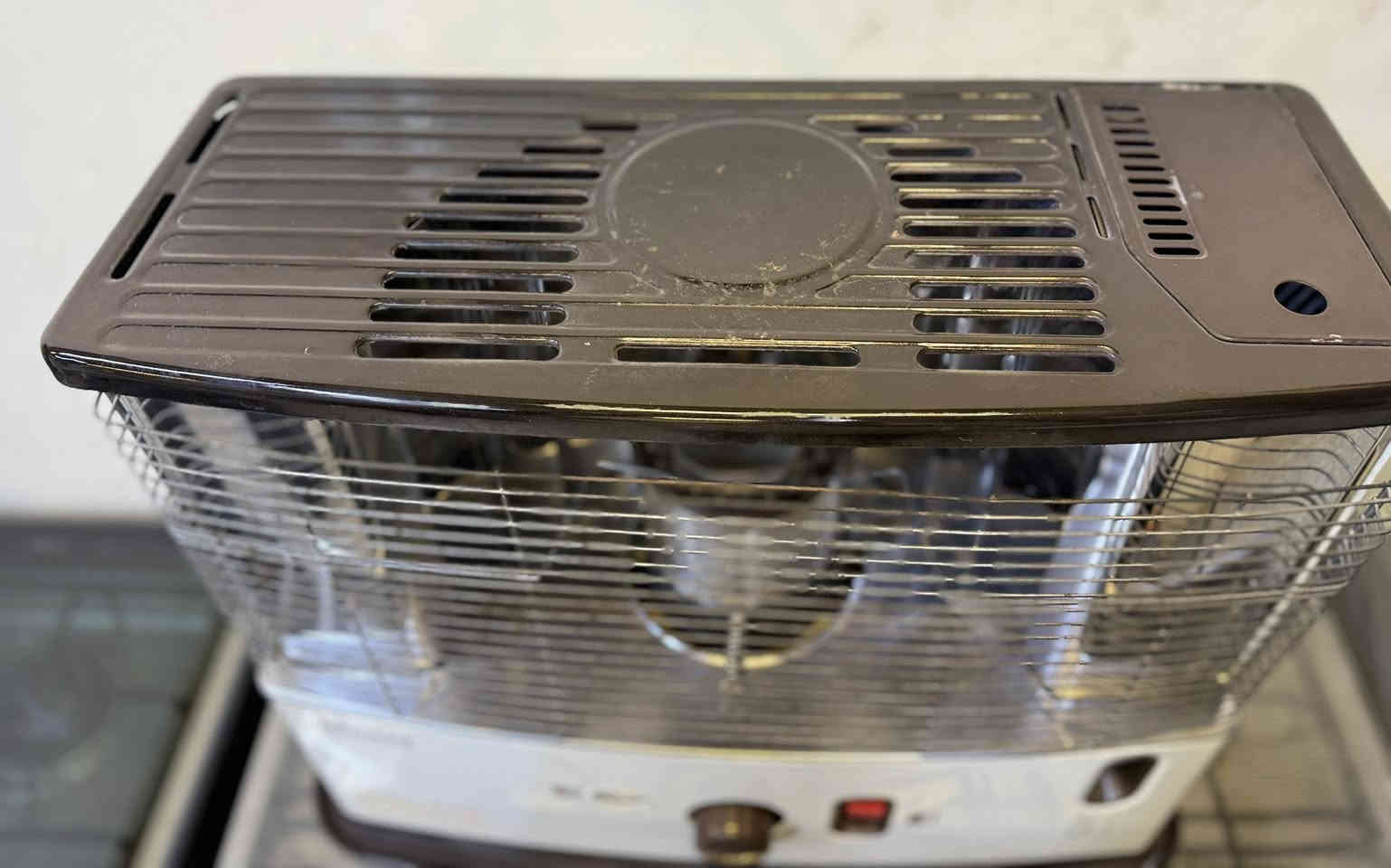 للبيع صوبه تيربو نضيفه جدا جدا وشغاله فتيله اصليه نسبه النظافه موضحه كدامكم السعر 90 الف العنوان سامراء ***********
