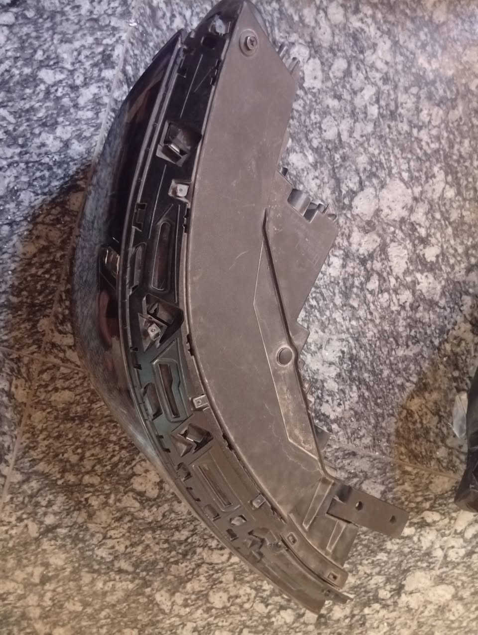 سلام عليكم للبيع مازدة صول امامي يمنة اصلية  من موديل 23 وفوك مكاني بابل *********** السعر ب150
