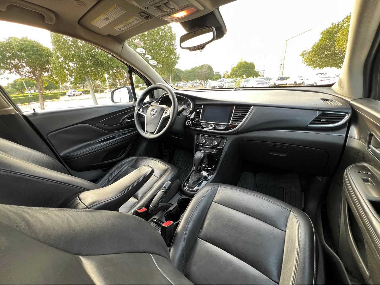 السلام عليكم 
السعر فقط 86📍ورقه فقط ومجال
للبيع فقط بدون مراوس بيوك امريكي موديل 2018 محرك 4 سلندر توربو السياره 5 راكب وفول فول مواصفات 1/1 السياره گير محرك تبريد شرط طخم تايرات جدد تحويل وغرامات شرط السياره ماشيه 120 الف كيلو وبيها قطعتين ونص صبغ  بدون دواخل شواصي وايرباكات مكفوله والسونار موجود جديد سياره جاهزه وحلوه دينار مصرف مابيها السعر فقط 86 ورقه ومجال وعليها 300$ دولار غرامه ينزل من السعر مكان السياره اربيل للتواصل الاتصال
***********- بي واتساب
***********- بي واتساب
*********** أربيل, العراق
