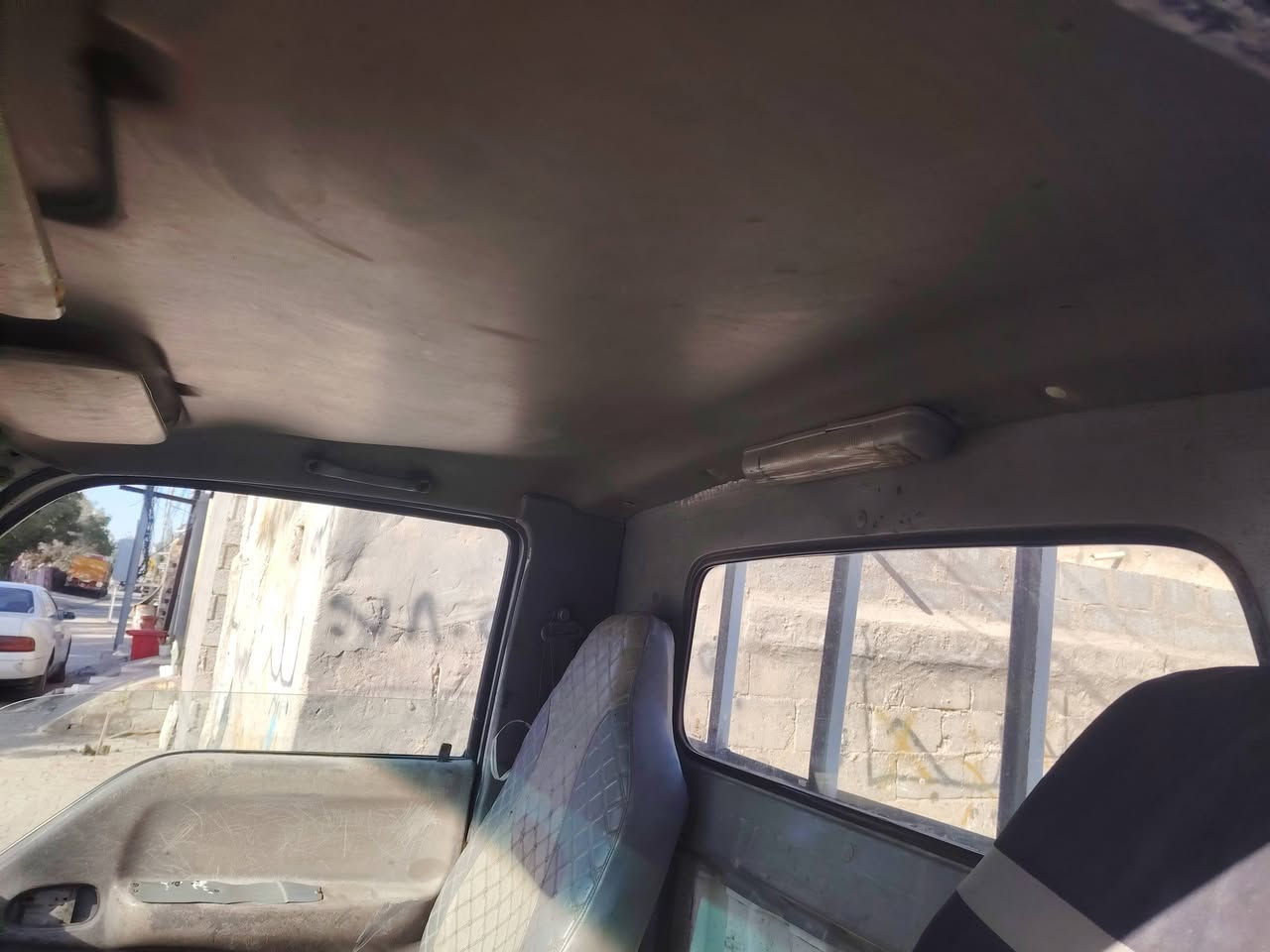 السلام عليكم كيا فونتيرا موديل 2000 للبيع السعر 50 وبيها مجال ماكينه وقير واكسن كفاله وشاصي      ***********
