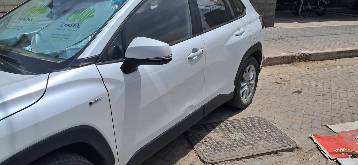 كورلا كروز٢٠٢٥ مكفولة عدا رصعة بالباب
مكانها بغداد 
السعر ٢٧ مليون وبيها مجال 
شاشة كامرة رادار مثبت سرعة اوتو هولد تبريد قطعتين سلايد كشن مخمل لايت لد
نظافة ١٠٠%
***********
