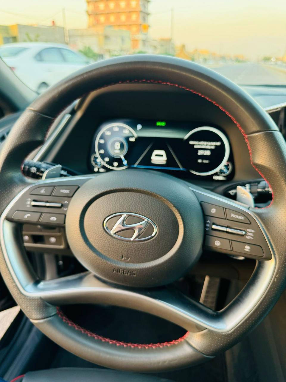 سوناتا 2023 SEL PLUS فول 1/1
مواصفات :
▪️بصمة ابواب
▫️رادار امامي خلفي
▪️نقط عمياء جانبية
▫️قيادة ذاتية ومانع تصادم
◾️كروز مثبت سرعة 
▫️تحديد مسار
▪️هاند بريك دگمة
▫️اوتو هولد 
▪️لايت Led زنون
▫️تشغيل عن بعد 
▪️محرك 1.6 توربو
▫️شحن وايرليس
▪️تحكمات فوووول
▫️تدفئة كشنات وستيرن
▪️شفتات گير بالستيرن
▫️سستم سماعات Bose 
▪️عدادات دجتل فول
▫️شاشة كبيرة تدعم الكار پلي واندرويد اوتو
▪️كراسي كهرباء وخزن ميموري
▫️پانورما 3 طگات
▪️أنظمة قيادة ذاتية 
▫️أشاير بالمري
▪️قطعتين تبريد 
▫️تبريد منفصل مناخين
▪️كشنات جلد تطعيم
▫️ويل كب رياضي حجم 19

🔸عداد المسافة : 50,000KM
🔹رقم السيارة أربيل 
🔸السنوية جديدة / الهزة جديدة
🔹الحادث : الباب الأمامي ( جهة السائق ) مبدل ، وجزء من الچاملغ معدّل 
🔸السعر : 175 
🔹العنوان : النجف / قرية الغدير 
🔸للتواصل : ***********
