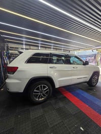 سلام وعليكم جيب كراند شيروكي للبيع  وارد امريكي  حادثهة موضح بلصور  مو...