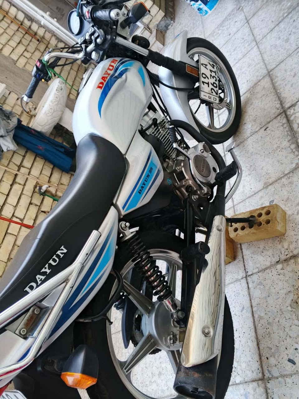 السلام عليكم دراجه دايون للبيع 2023 دراجه حلوه ونضيفه كامله من كلشي ومكفوله من كلشي مرقمه وكامله بسمي مكاني كربلاء ***********  باقي التفاصيل اتصال السعر مليون750  وبيه مجال
