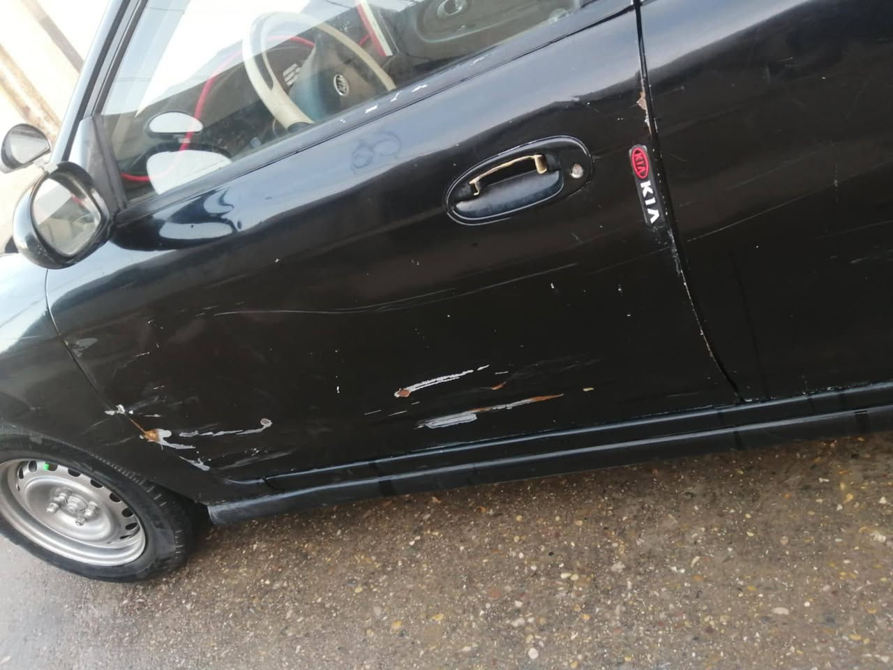 السلام عليكم.سياره للبيع كيه اسبكتره موديل 2000 ..سياره ابسمي سنويه ل 27 هزه جديده .رقم قبل اسبوعين شديته جديد 
محرك بي خيط تبخير فقط. سياره نظيفه وجاهزه الكلشي . السعر 37 . وبيهه مجال. ***********
