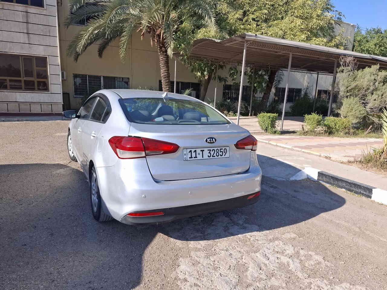 السلام عليكم
فورتي موديل ١٧ 
وارد امريكي ضربتها بنيد وصندوق واثنينهن مصبوغات مع الدعاميات كير محرك تبريد تدفئه تيارات تخم قفلها ١١٨ ورقه تليفون ***********
