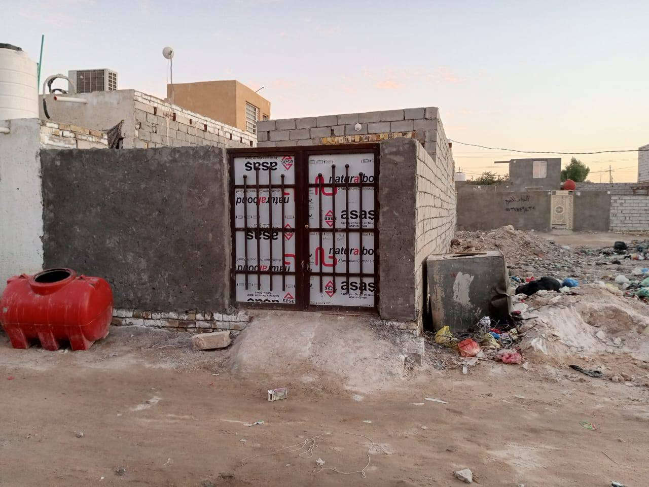 سلام عليكم بيت 100 متر للمراوس بسياره جديده البناء غرفه وصاله ومطبخ واستقبال البيت عاوزه سقف للاستقبال وبيتونه فقط والباقي كامل مشمول بقرار 320 بالتطويب ورافع بمعامله سعره 20 وبه مجال مراوس بالنجف فقط مكاني النجف الاشرف الكوفة شارع المعمل خلف جامع الخزاعل وهاذة رقمي للتواصل ‏‪0788 732 9440,‬‏
