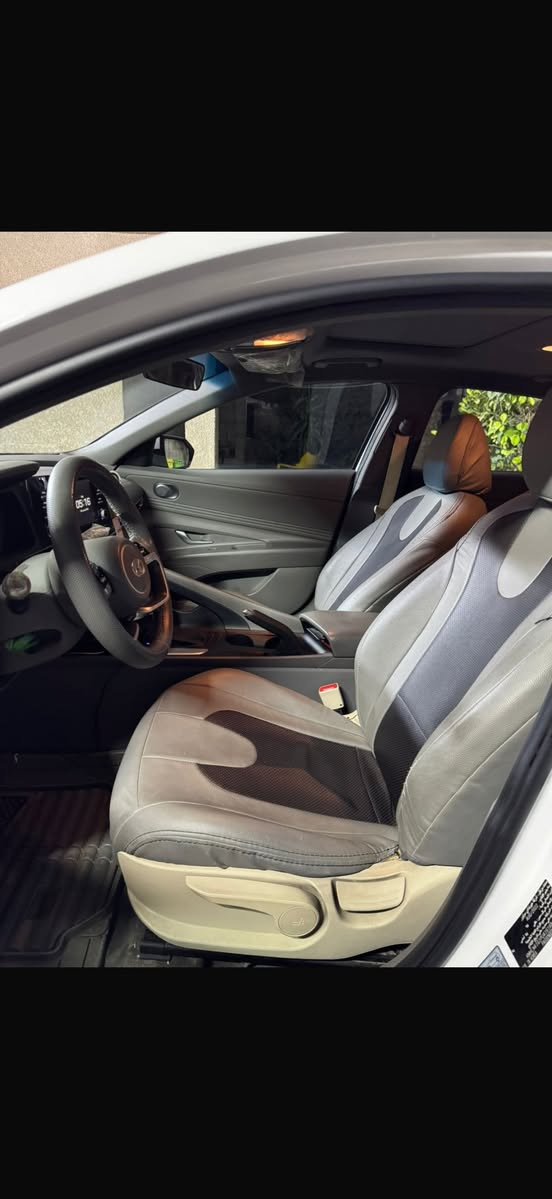 النترا ٢٣
وارد خليجي
للبيع 
رقم بغداد 
محرك ٢٠٠٠
فول مواصفات 
بصمه حساسات 
سلايد 
لون ابيض 
الدواخل جلد 
مابيها صبغ 
ماشيه 
67 الف 
طخات بسيطه جدا بالدعاميه
عارضيها ١٧٠ وبيها مجال بسيط حق الجيه 
***********
