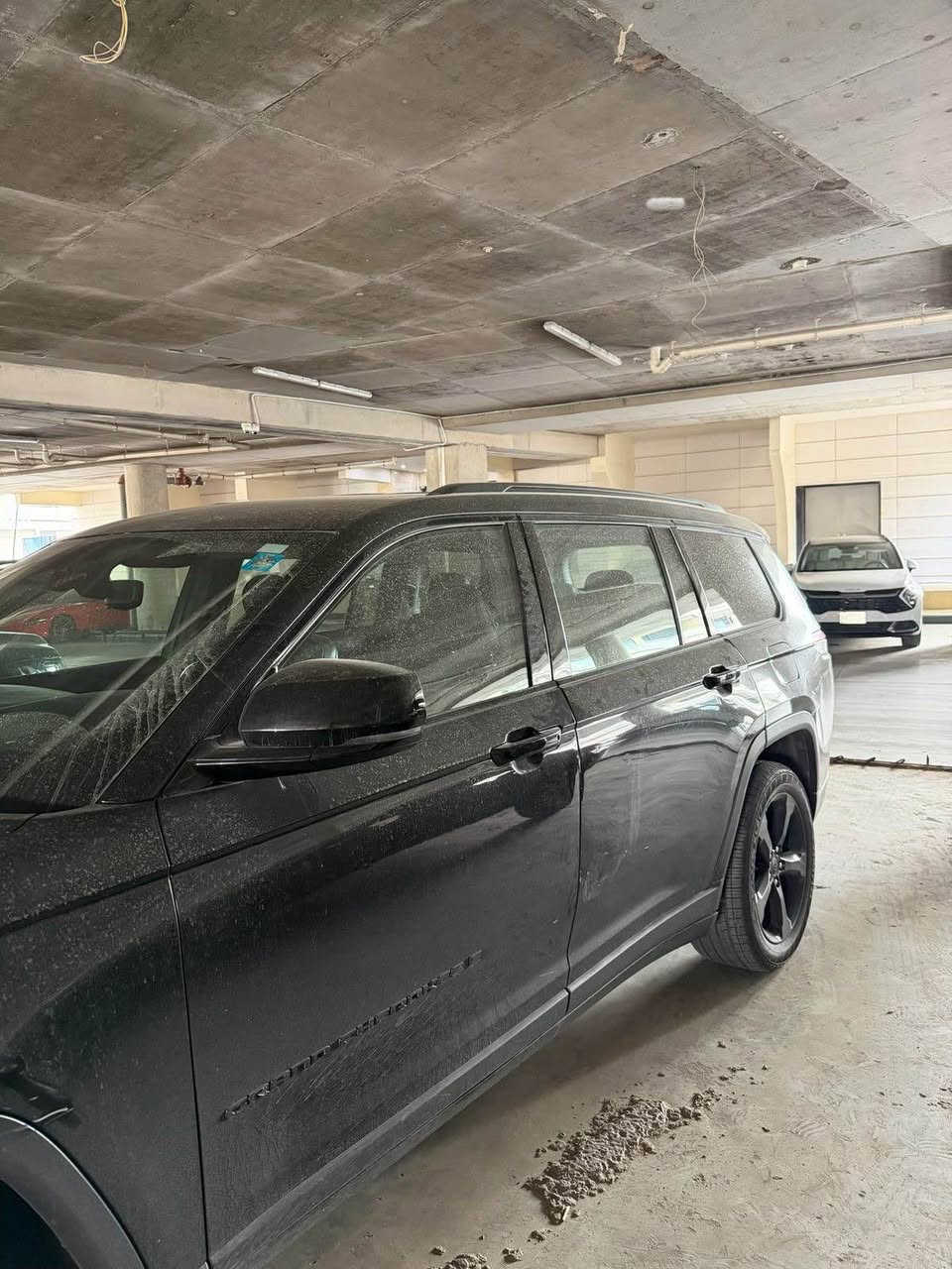 اقل سعر با سوك 270 ورقه بدون حادث 
جيب جراند شيروكي 2021 أمريكي بلاك توب فول عدا الفتحه 4*4 
كراسي جلد وكهرباء وتدفئة جنطه كهرباء شاشه جبيره 
(( بدون ولا صبغ ولا تبديل ولا اي شي )) فقط بارد با باب بدون اي دواخل ماشيه 52 الف 
رقم بغداد باسمي سياره 7 راكب 
مكينه 6V 3600cc 
السياره تعتبر بدون حادث كلش جديده 
مكاني منصور بوابه العراق 
*********** ابو محمد بغداد, العراق
