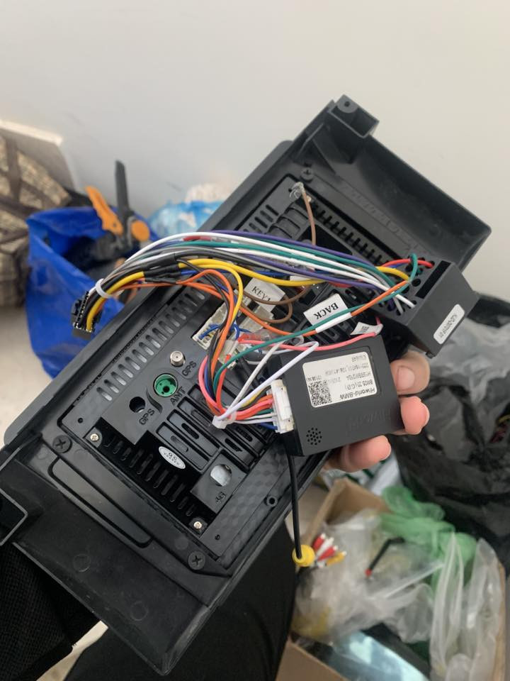 شاشة صقر كاملة هية والقاعدة
والفيش والكان باس كامرة تحكم ستيرن بلوتوث 
اندرويد ١٣  
مكاني سيدية ***********
السعر 100  الف قفل
