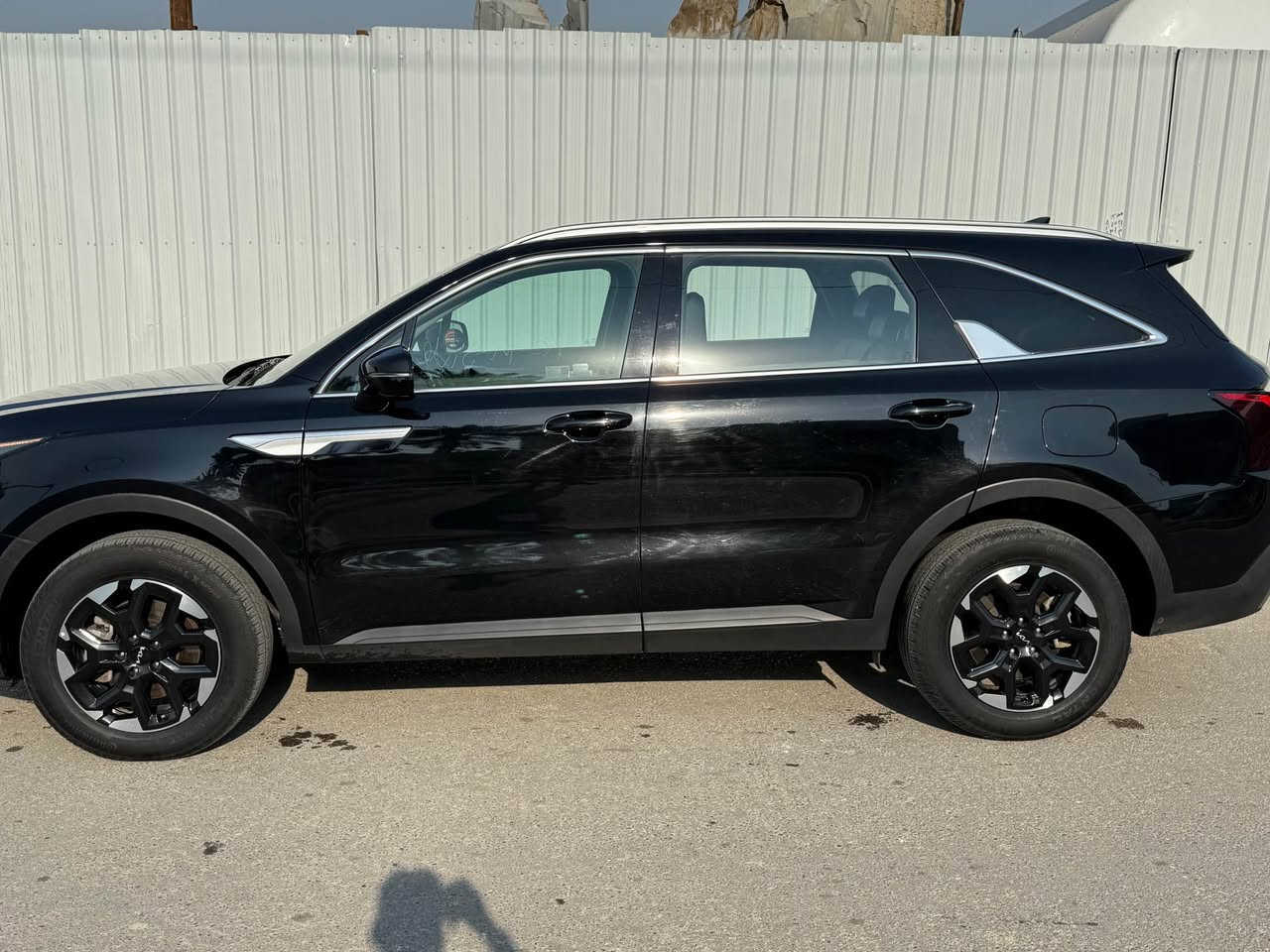 السلام عليكم سورنتو موديل 24. رقم اربيل. تحويل 
وكاله شرط. حادثه بنيد فقط. بدون اي دواخل. 
موصفات. بصمه. شاشه كامره. هند بريك بصمه. 
كشنات تدفئه. 4 انظمه قياده. 7 راكب. شحن للسلاكي. رادار امامي. وخلفي. وحانبي. توقف ذاتي
اشاير مري. لد نهاري. زنون. 4 عدسات. 
محرك 2500. 
السعر 243وبيه مجال بسيط
***********
مكاني بغداد الدولعي بغداد, العراق
