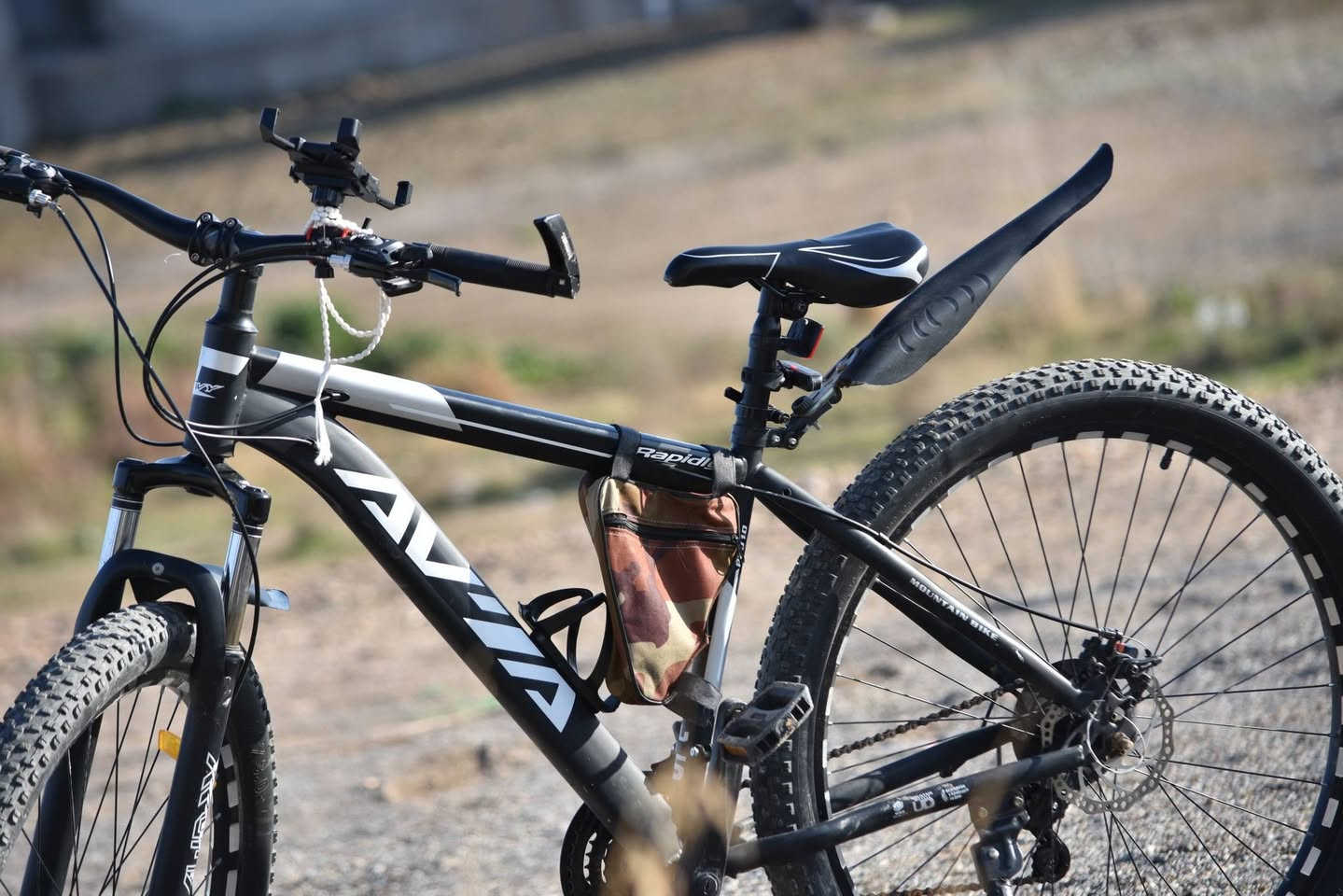 دراجة جبلية نوع Rapid
حجم 29
حالتها نظيفة وشغالة تمام.
البيع بسعر مناسب، مراسله خاص


**إذا كنت صاحب هذا الإعلان وتريد حذفه لأي سبب، رجاءا أرسل رسالة إلى الدعم الفني**