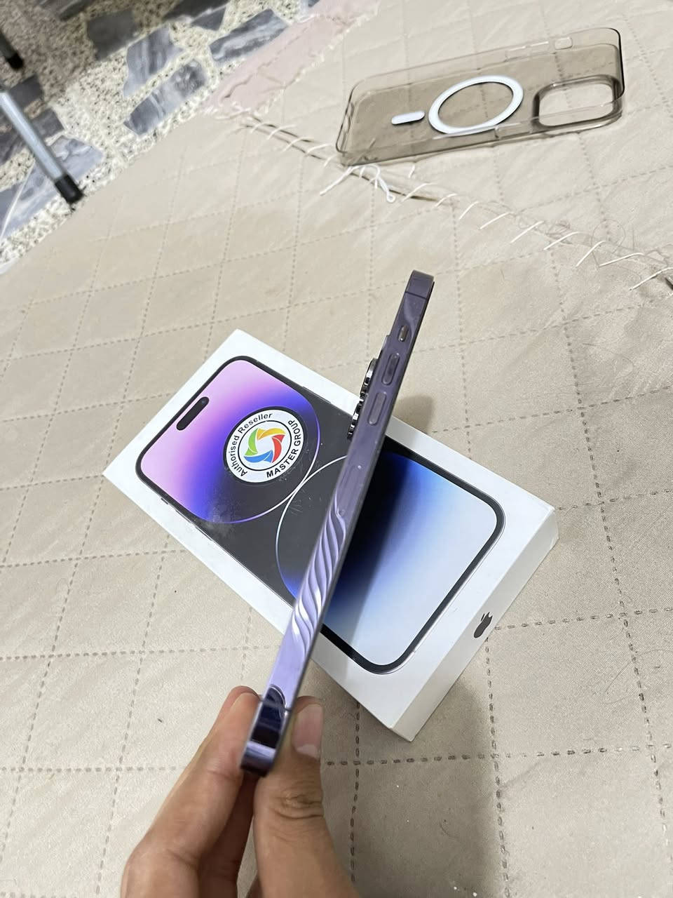 السلام عليكم
للبيع ايفون 14 pro max الون المميز المرغوب 

شرق اوسط باب اول AA/A نضافته 99%  

مكفول من كلشي ما مفتوح وتر بروف 

بطاريه 84% بلاديه صرفيته ممتازه 

مكاني بغداد الامين الثانيه 

السعر: 900الف وبي مجال بسيط 

هـ***********
