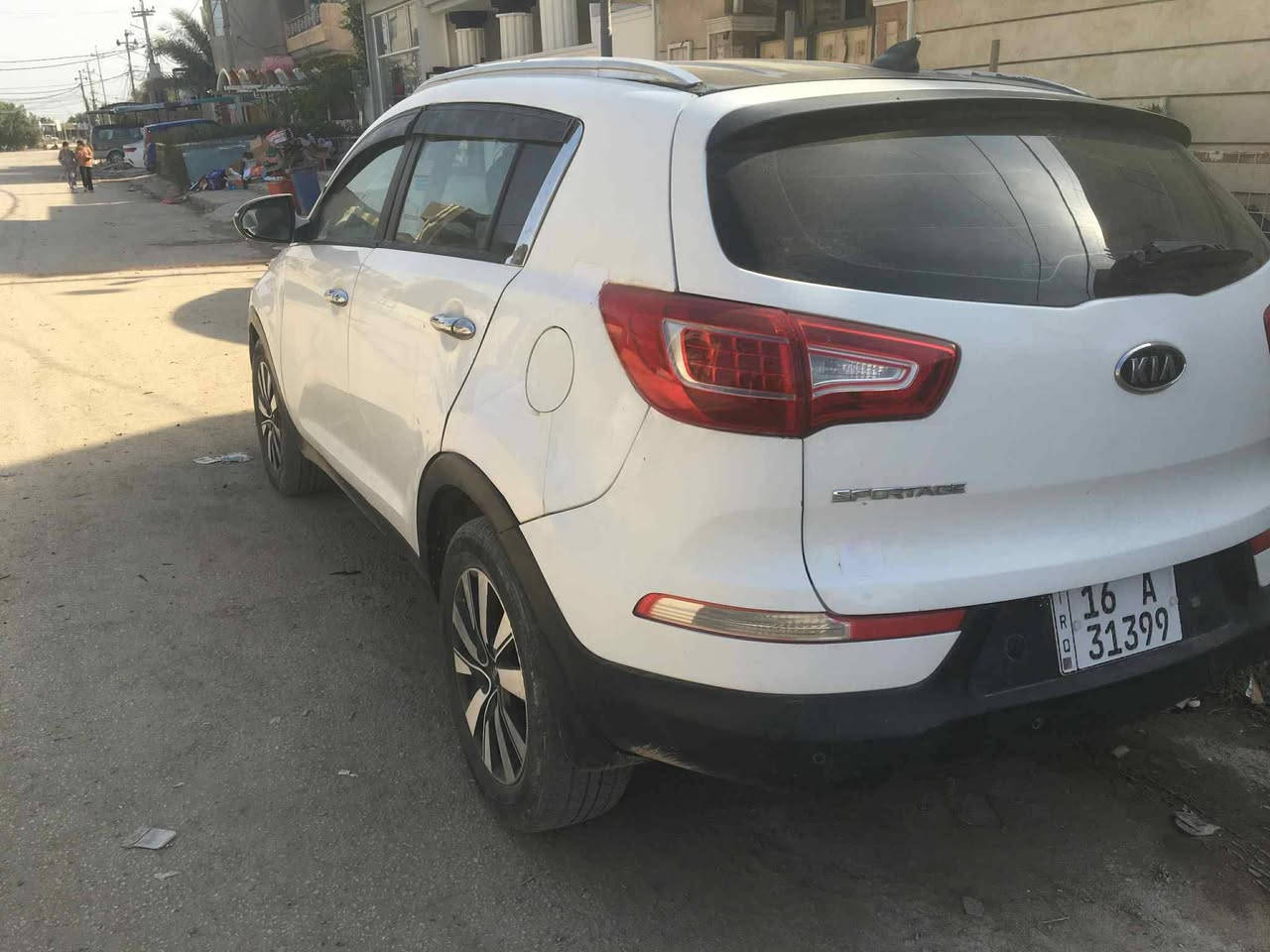 السلام عليكم للبيع كيا سبورتج ٢٠١٣ امريكي حادثهه جاملغ خلفي وبيها مكانات  صبغ مكينه ٢٤٠٠ جديدة تبريد حدادية جاهزة السيارة رقم جديد بئسمي مواصفات عادية شاشة تحكمات اشاير بل مري سعر 102 وبها مجال قليل مكاني بغداد أو الإسكندرية ***********

