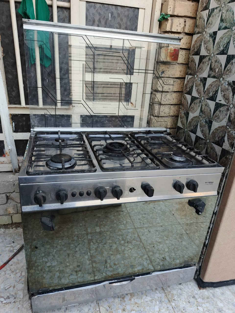 السلام عليكم غراض بيت للبيع طباخ ١٣٠
ثلاجة كبيره ١٥٠
غساله ١٣٠
كاونتر ١٣٠
تخم كونر ١٠ مقاعد ب١٥٠ 
٣ بنكات على ١٥ الوحده
براد ٣٥
قنينه متروسه ب٦٥


**إذا كنت صاحب هذا الإعلان وتريد حذفه لأي سبب، رجاءا أرسل رسالة إلى الدعم الفني**