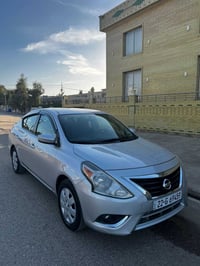 نيسان فيرسا 2019 sv  كلين تايتل  بدون صبغ بدون ايرباك ماشي 76 الف فقط ...