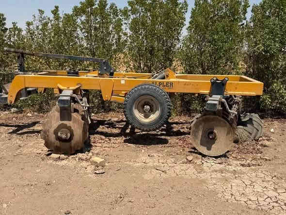 دسك البير 28صاج باب الاول موديل 14مكفول من الحيم السعر11مليون وبيه مجال قليل المكان العماره للاستفسار اتصال ع رقم ***********
