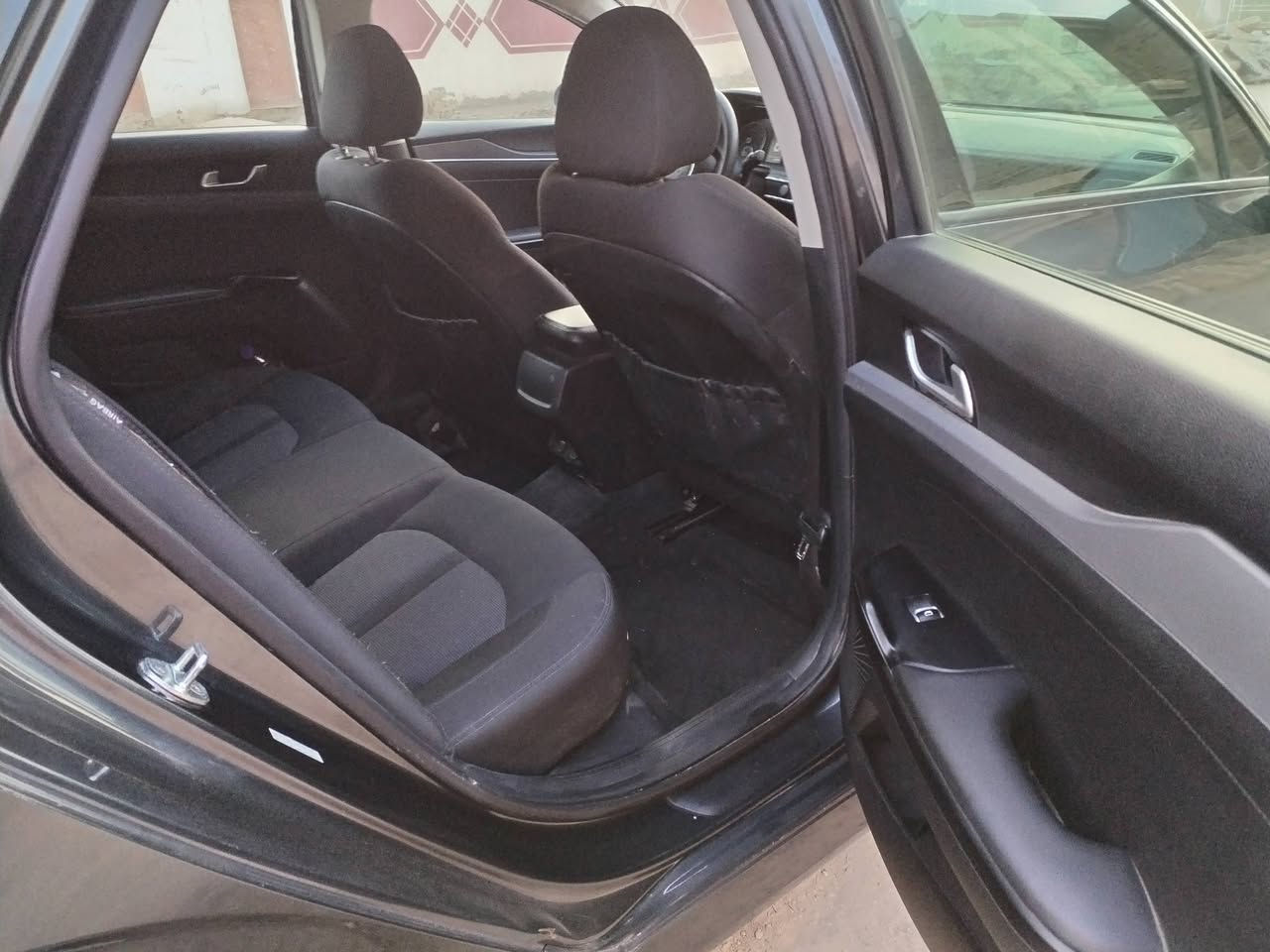 السلام عليكم k5 موديل ٢٠٢٣ ماشيه ٥١ ميل صور الحادث بالمنشور معوقين قادسيه سعره ١٥٠ وبيه مجال ***********
