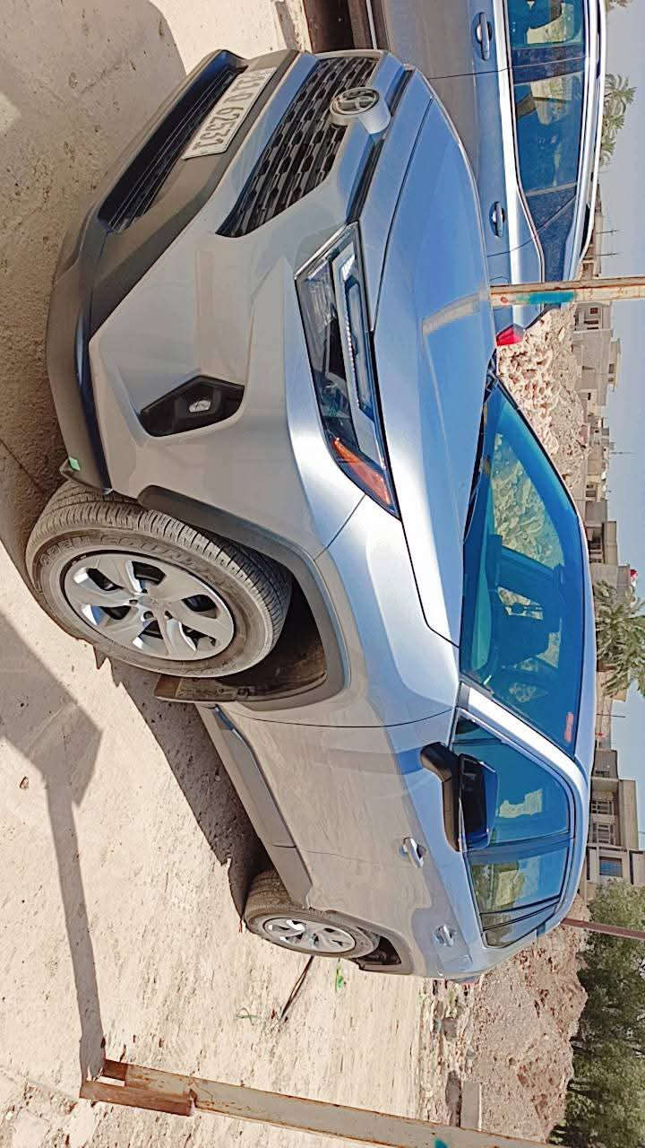 🔥 Toyota RAV4 LE 2023 AWD
📍 وارد أمريكي
📍 ماشية 37 ألف كم فقط

⚙️ المواصفات:
✅ محرك 2.5 لتر بنزين 4 سلندر
✅ ناقل حركة أوتوماتيك 8 سرعات
✅ دفع رباعي AWD
✅ رادار أمامي مع نظام منع الاصطدام
✅ مثبت سرعة راداري ذكي
✅ نظام الحفاظ على المسار وخروج المسار
✅ قراءة اللوحات المرورية
✅ إضاءة أوتوماتيكية
✅ 6 أنظمة قيادة
✅ مانع انزلاق
✅ Auto Hold
✅ Auto Start/Stop
✅ تشغيل بصمة
✅ تشغيل عن بعد
✅ مرايا بإشارات
✅ Projector Headlights
✅ زينون
✅ إنارة داخلية LED
✅ كاميرا خلفية
✅ شاشة وسطية
✅ تحكمات على المقود
✅ بلوتوث وUSB
✅ نظام صوت ممتاز

🔧 الملاحظات:
▪️ بدون فتح إيربكات
▪️ ضربة خفيفة بالجامغ الخلفي جهة السائق وتمت الصبغة
▪️ باب الصندوق مبدل أصلي نفس اللون
▪️ أثر طخة باردة بالباب الخلفي الآخر

🚗 السيارة بحالة ممتازة، محرك وجير وشاصي ممتاز، جاهزة للفحص بأي مكان.

📍 الموقع: بغداد / الدورة / الصحة
📝 أنا مكلف بالنشر، والسيارة باسم صاحبها، والتحويل ثاني يوم.

💰 السعر: 230 ورقة
📞 للتواصل: ***********

