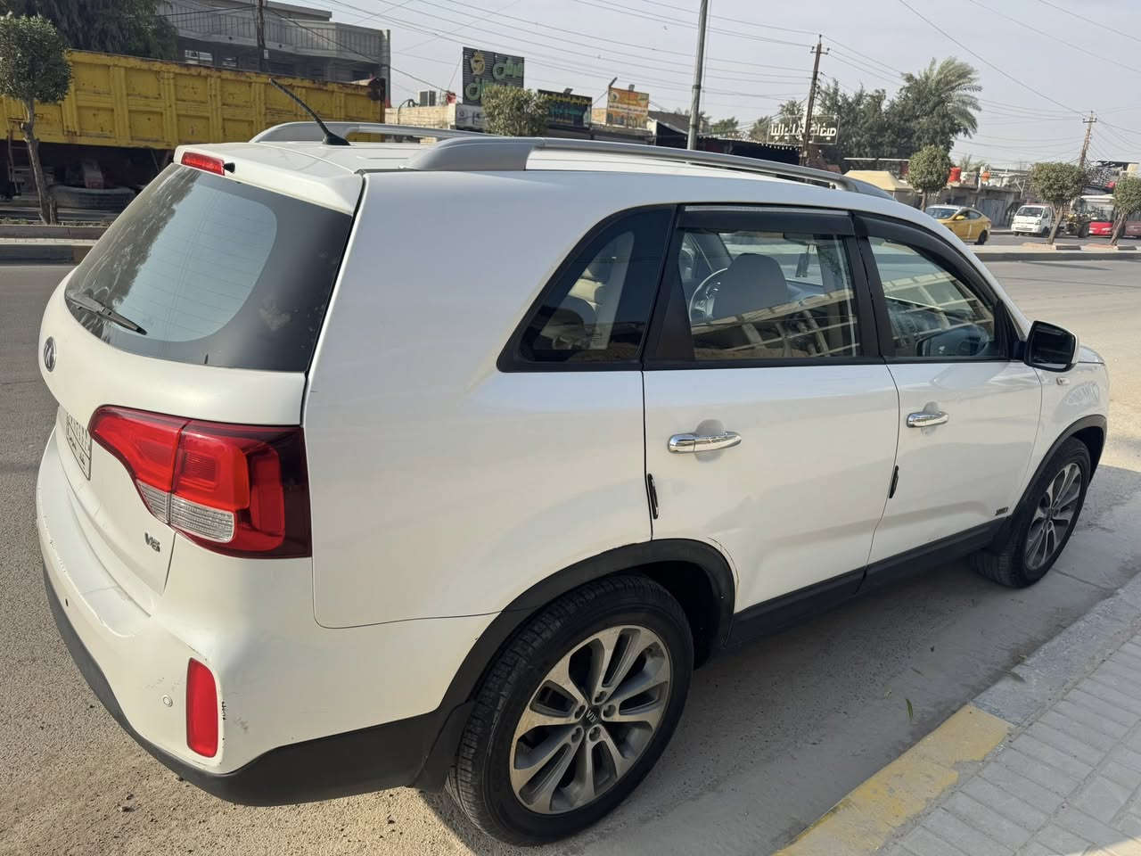 سورنتو خليجي
موديل 2013شكل ال2014
مكفولة كفالة عامة من الصبغ 
ماشية 125 كيلو حقيقي
موصفات عادية 
حدادية جديدة هسة سويتة 

السيارة استعمال شخصي 
العنوان الصبح متواجد بلكاظمية 
العصر بلغزالية 

السعر 172

رقم الهاتف ***********
