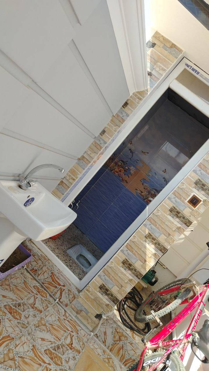 السلام عليكم يوجد مشتمل مساحة 100متر قاطين في منطقة الحصوة في الأولى يم جامع الحي القيوم قريب من السوك كامل مفول اي نقص مابي السعر 110 وبي مجال للاستفسار الاتصال على الرقم *********** وبي واتساب واني مكلف بلنشر فقط
